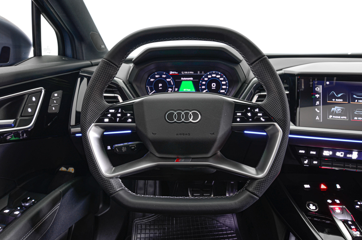 AUDI Q4