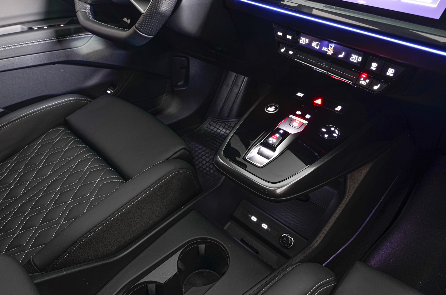 AUDI Q4