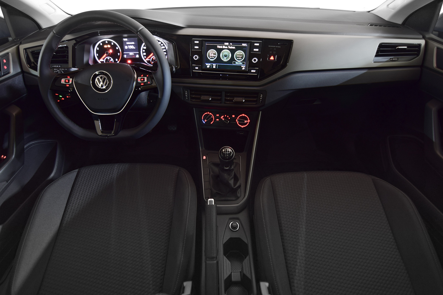 VOLKSWAGEN Polo