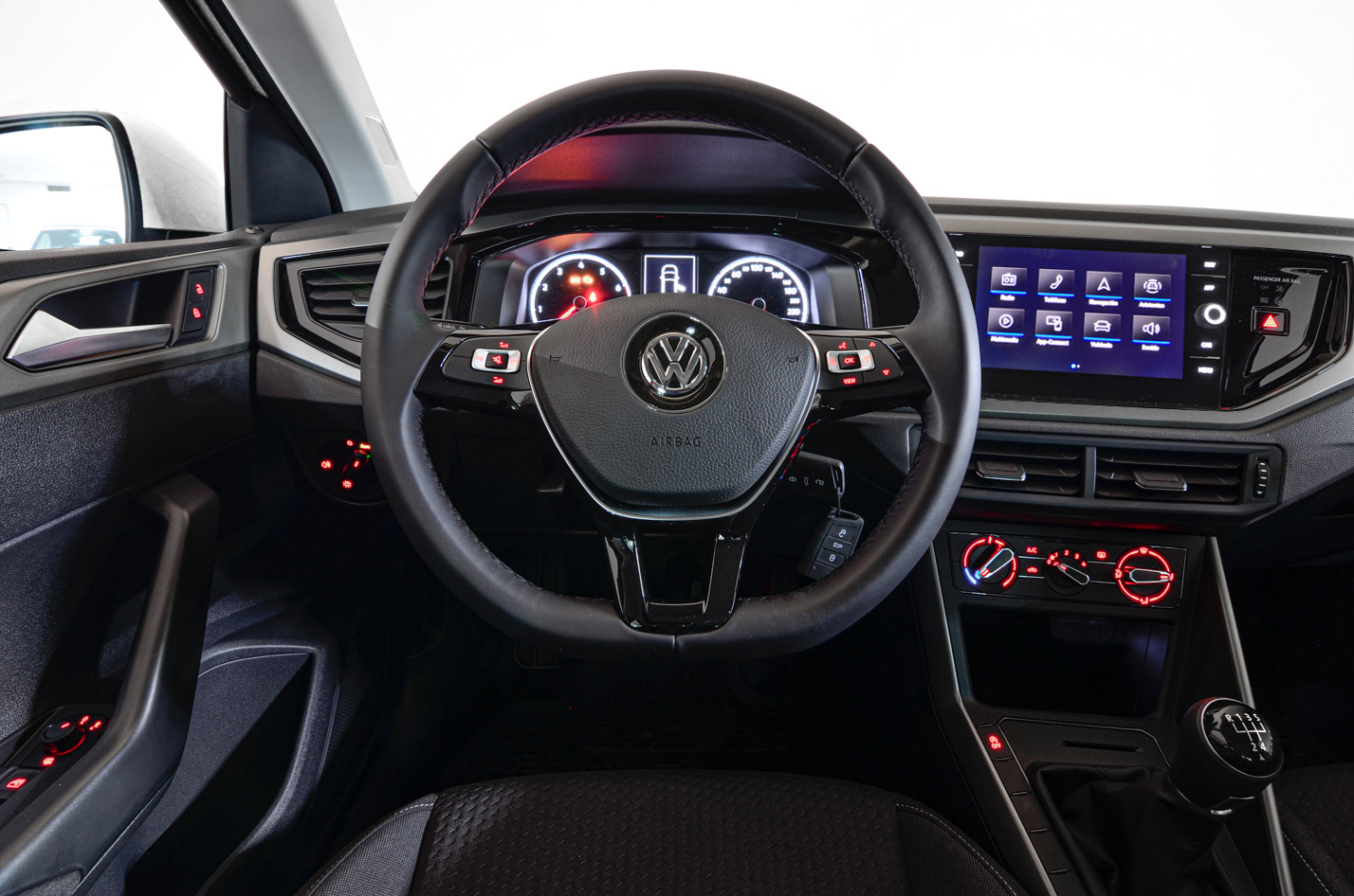 VOLKSWAGEN Polo