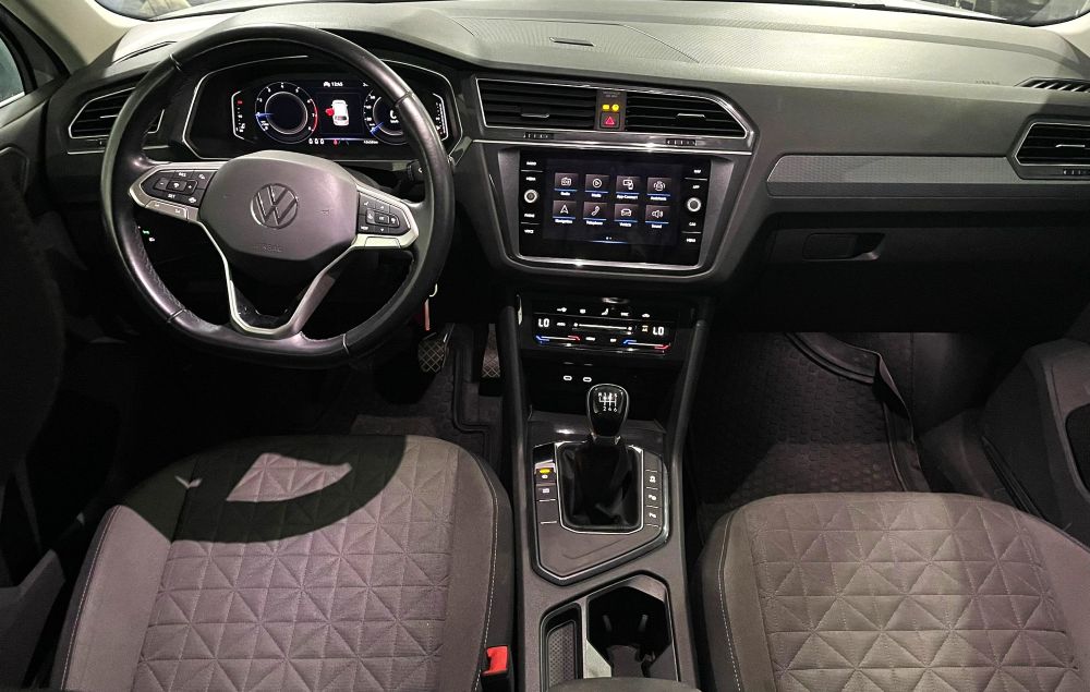 VOLKSWAGEN Tiguan