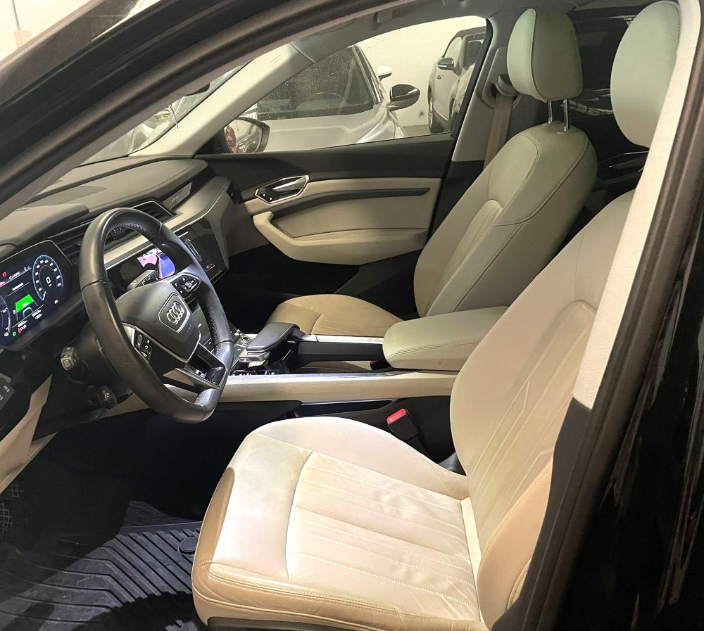 AUDI e-tron