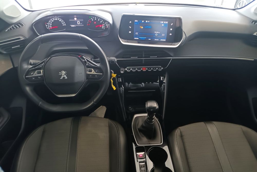PEUGEOT 208
