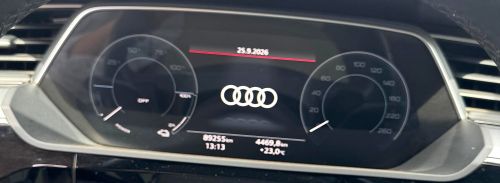 AUDI e-tron
