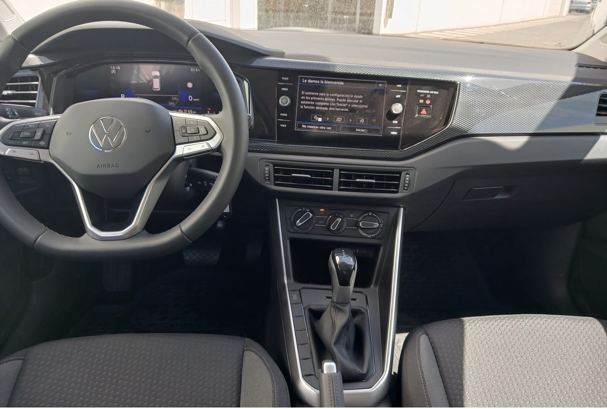 VOLKSWAGEN Polo
