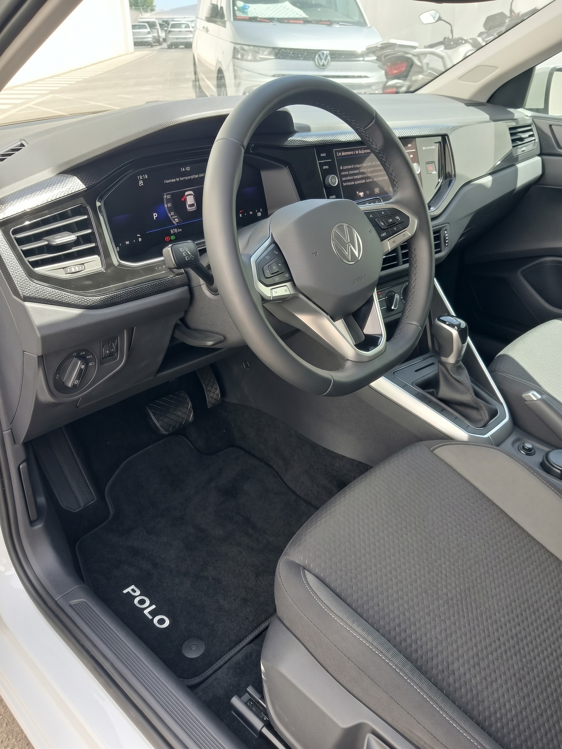 VOLKSWAGEN Polo