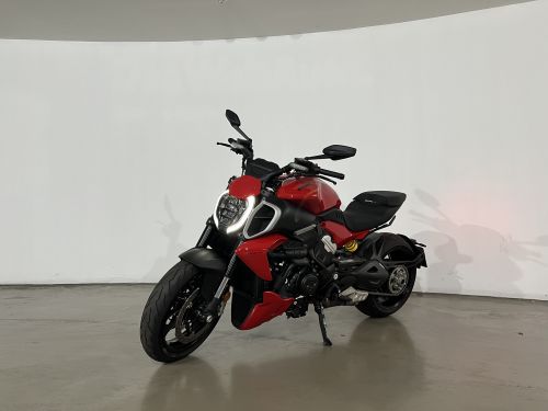 DUCATI DIAVEL V4