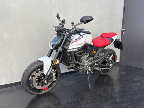 DUCATI Monster