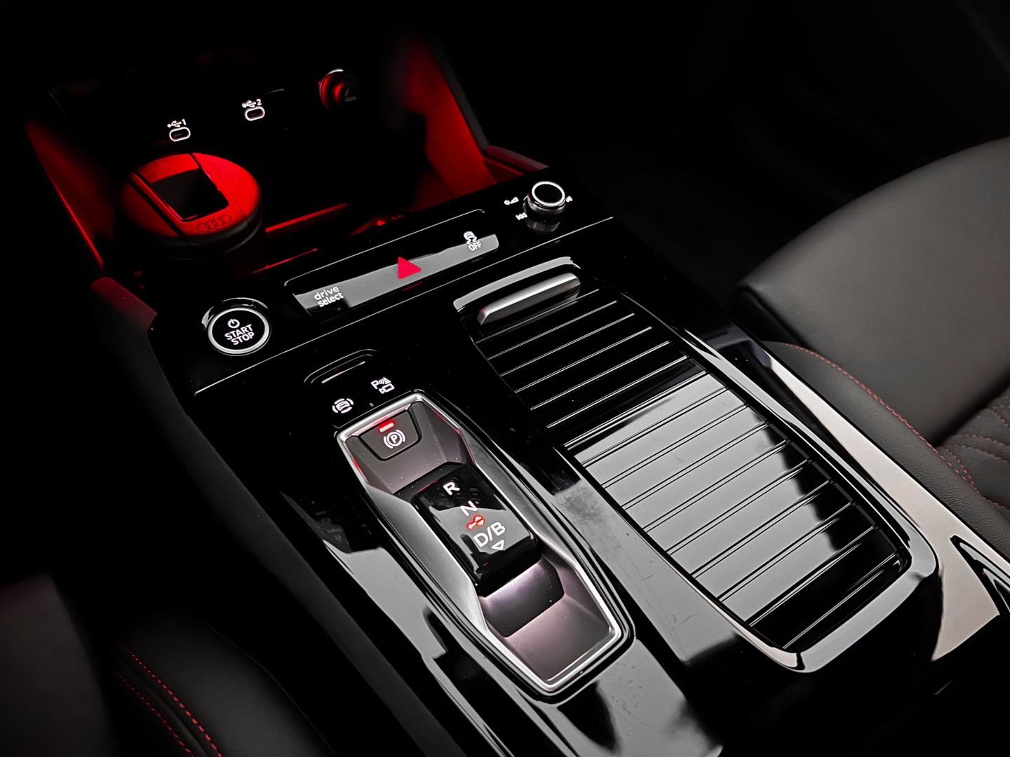 AUDI Q6