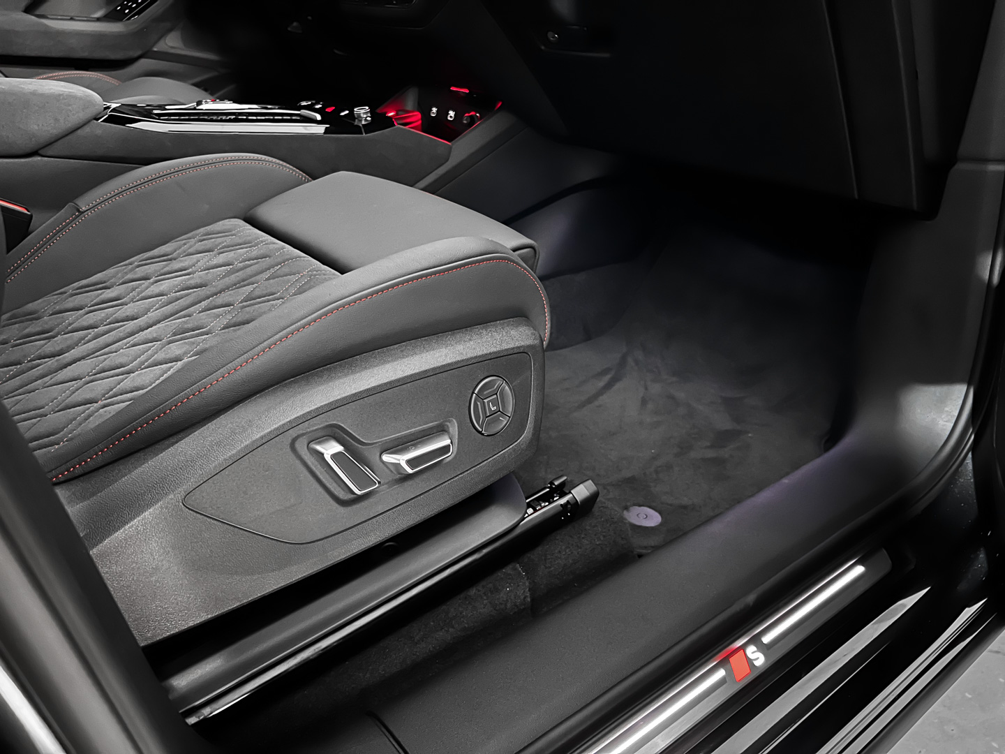 AUDI Q6