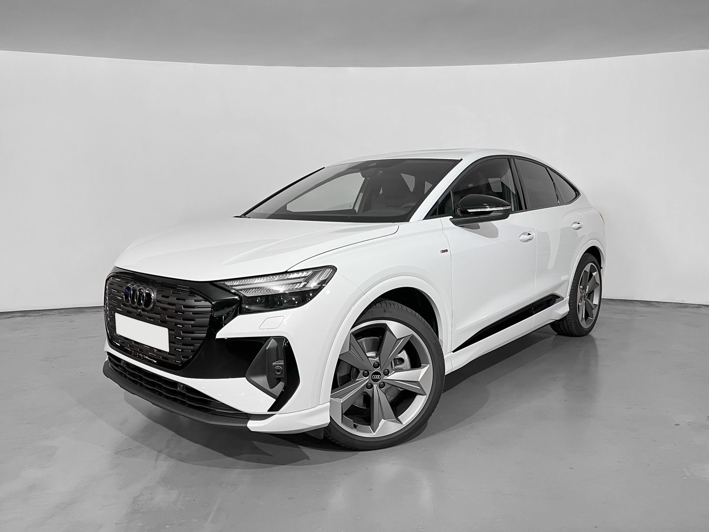 AUDI Q4