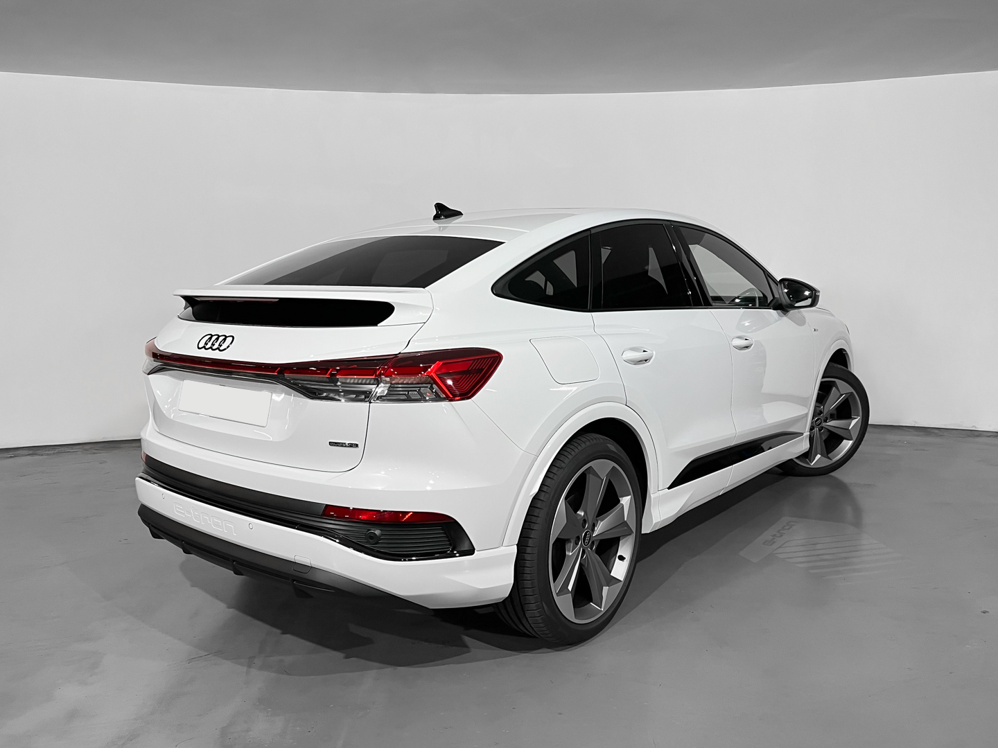 AUDI Q4