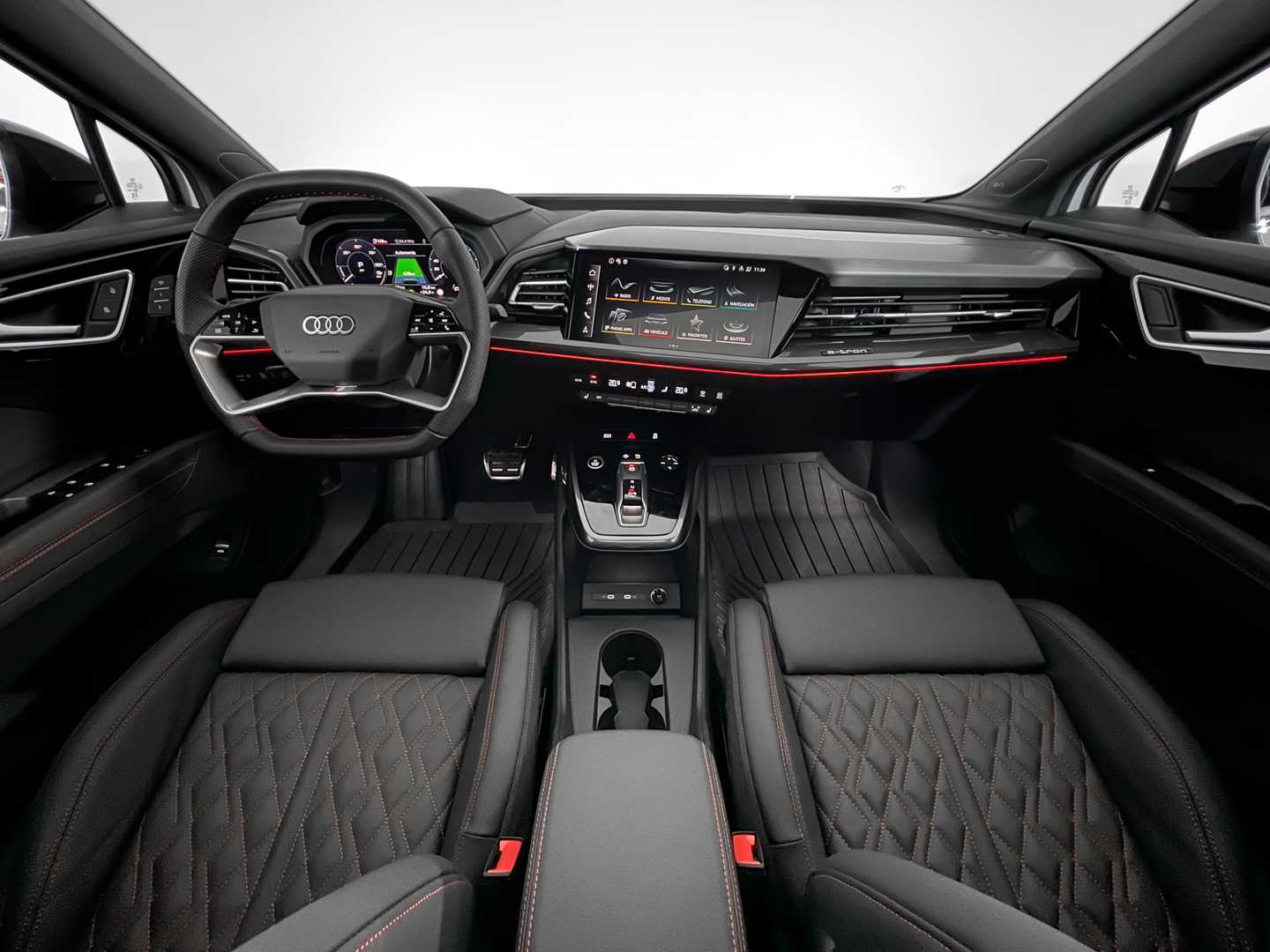 AUDI Q4