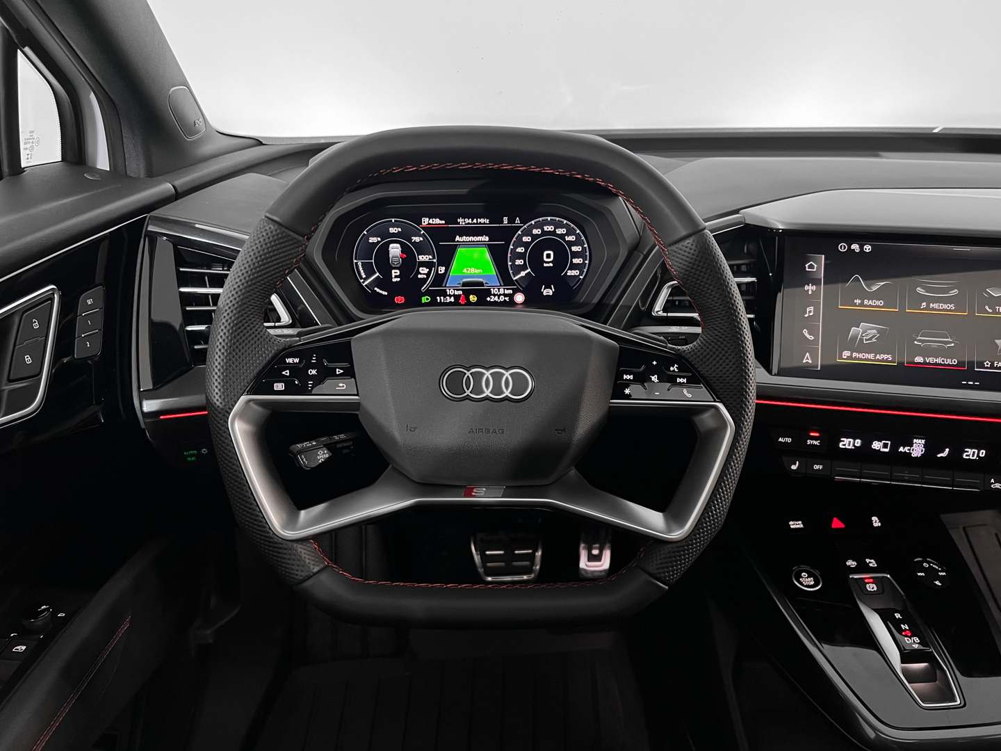 AUDI Q4