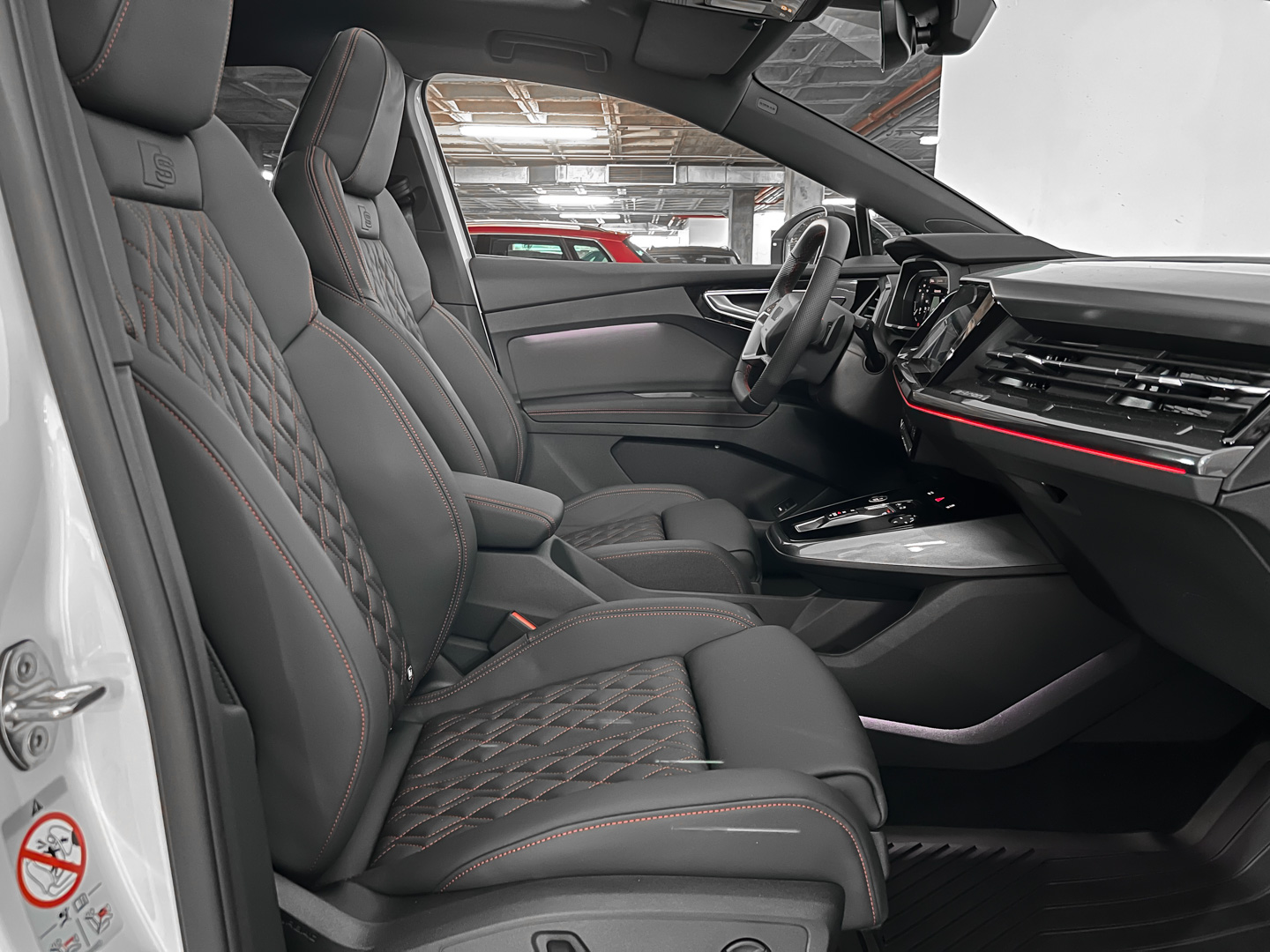 AUDI Q4