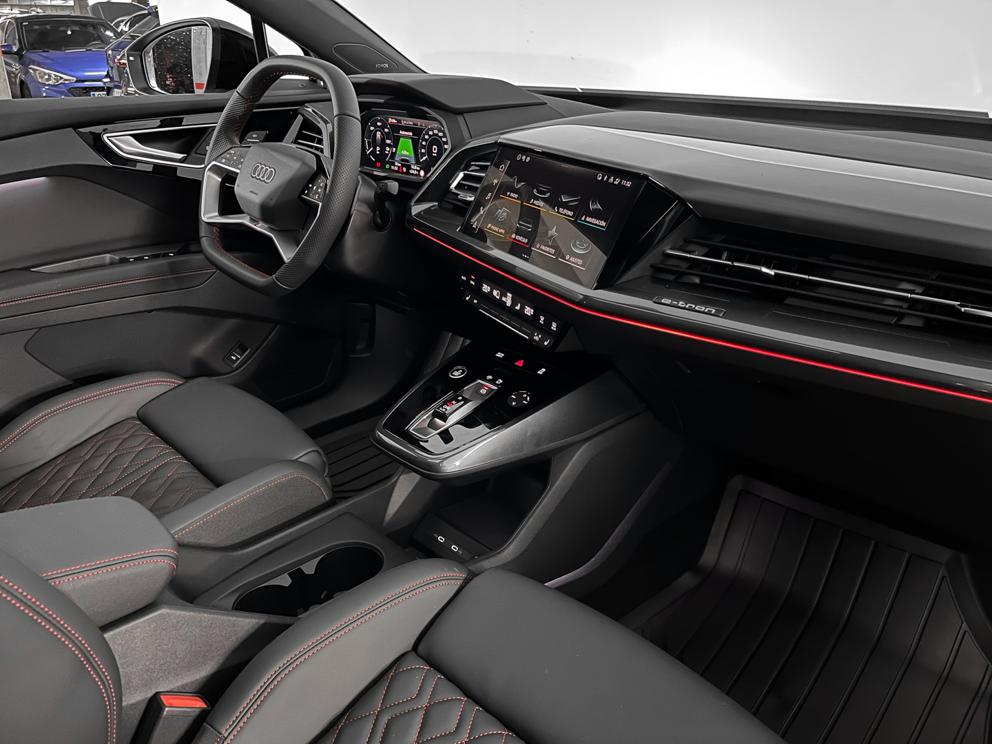 AUDI Q4
