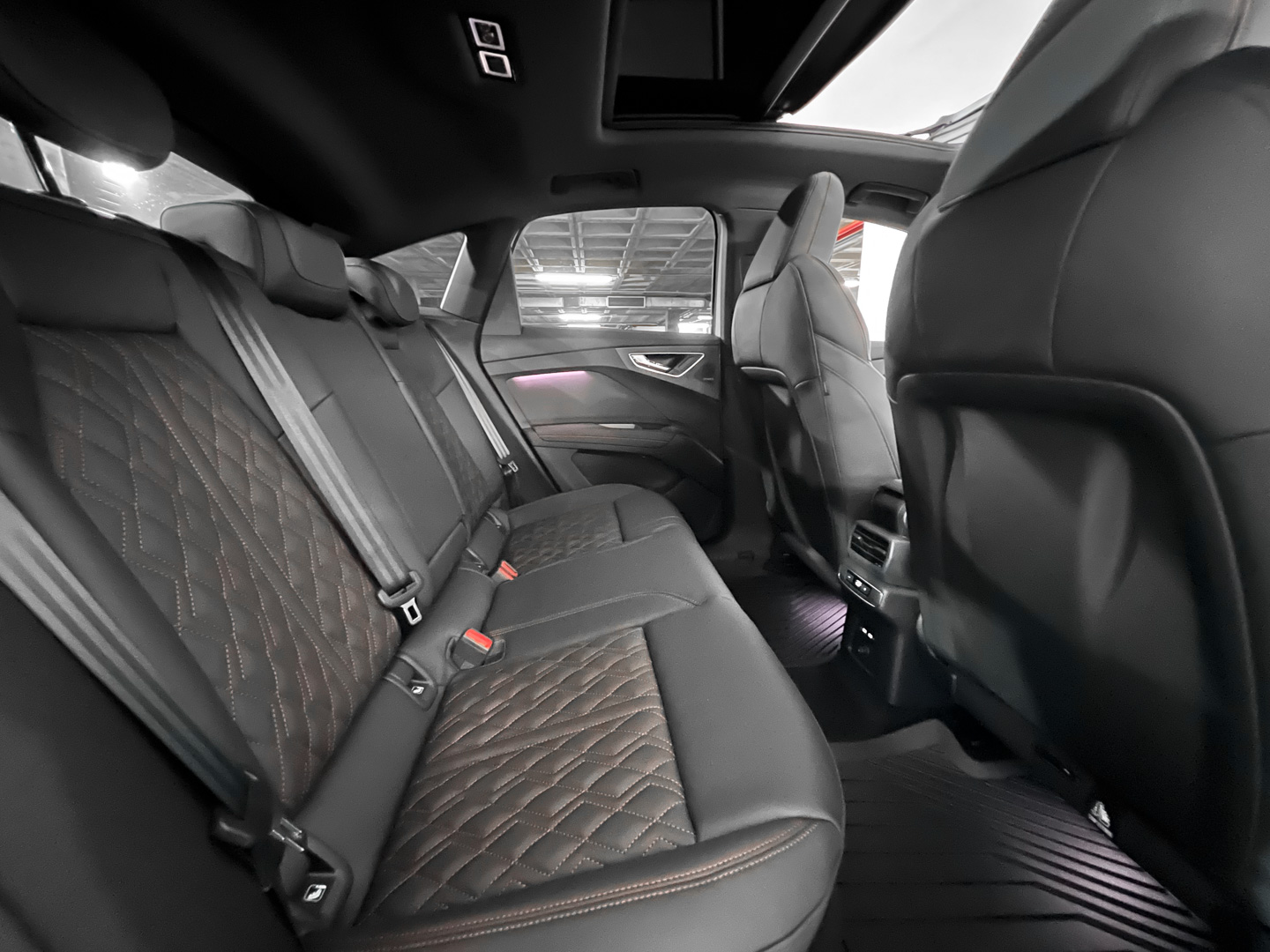 AUDI Q4