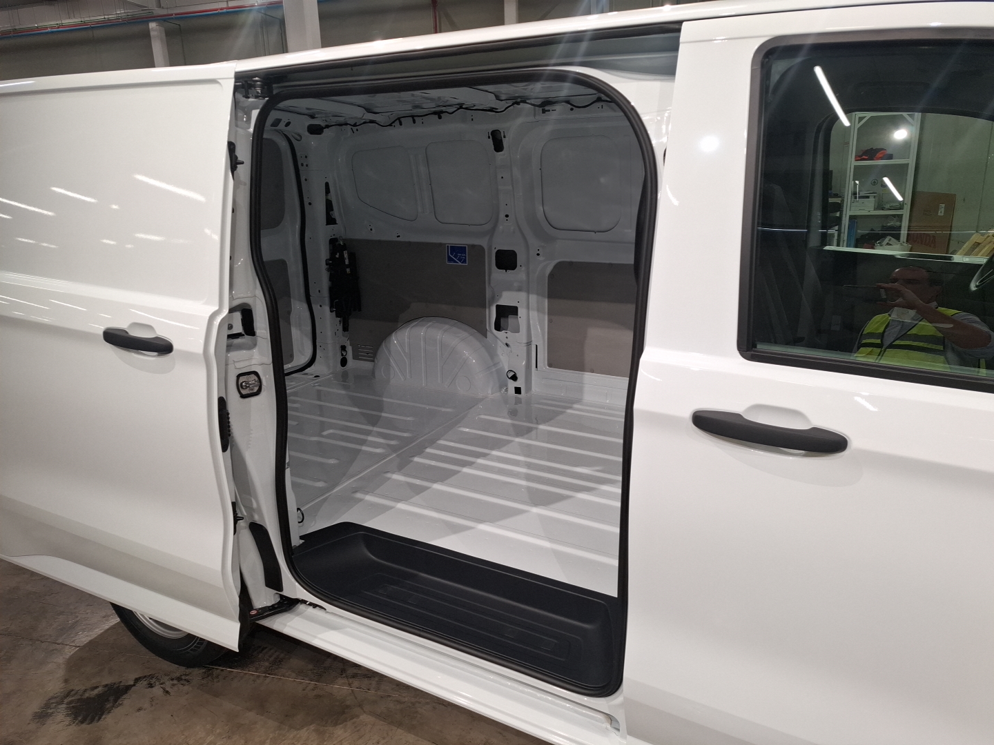 VW COMERCIALES Transporter