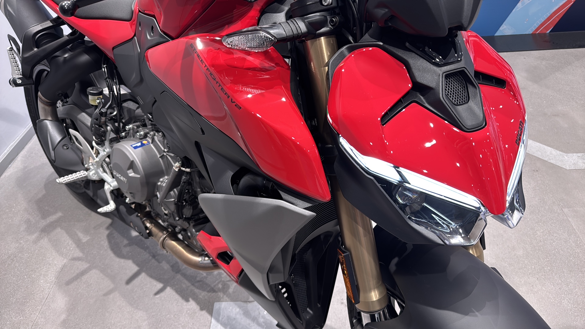 DUCATI Streetfighter