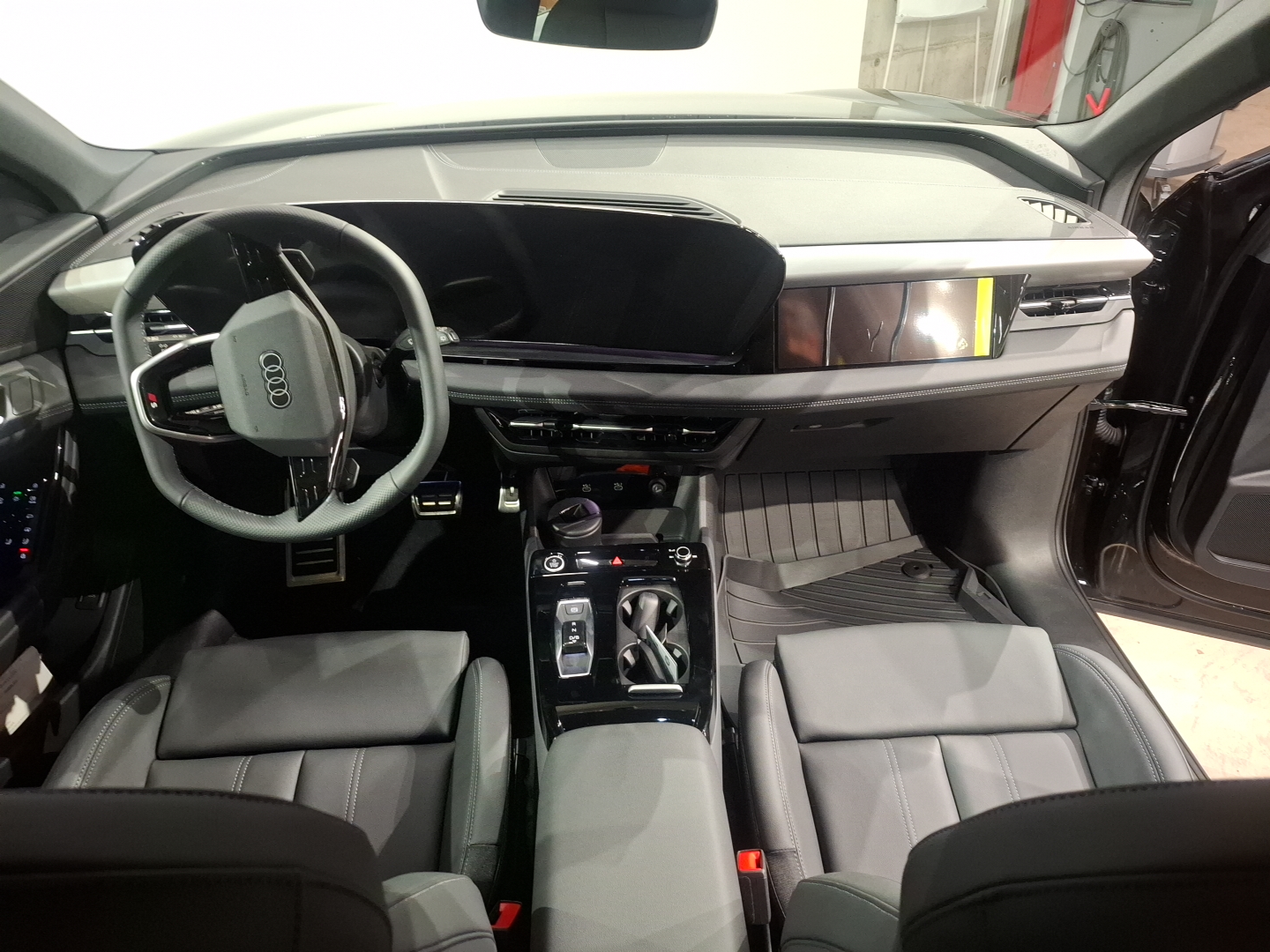 AUDI Q6