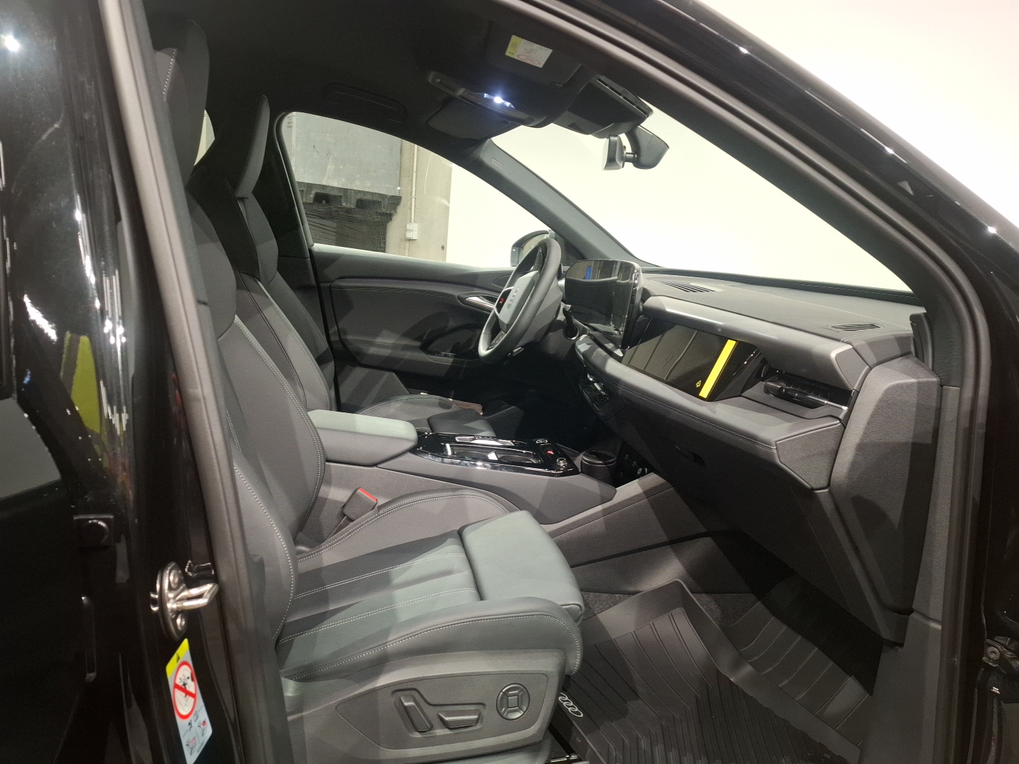 AUDI Q6