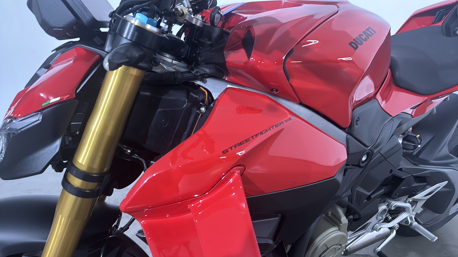 DUCATI Streetfighter V4