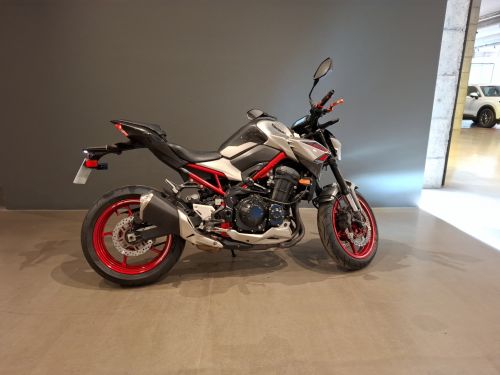 KAWASAKI Z900