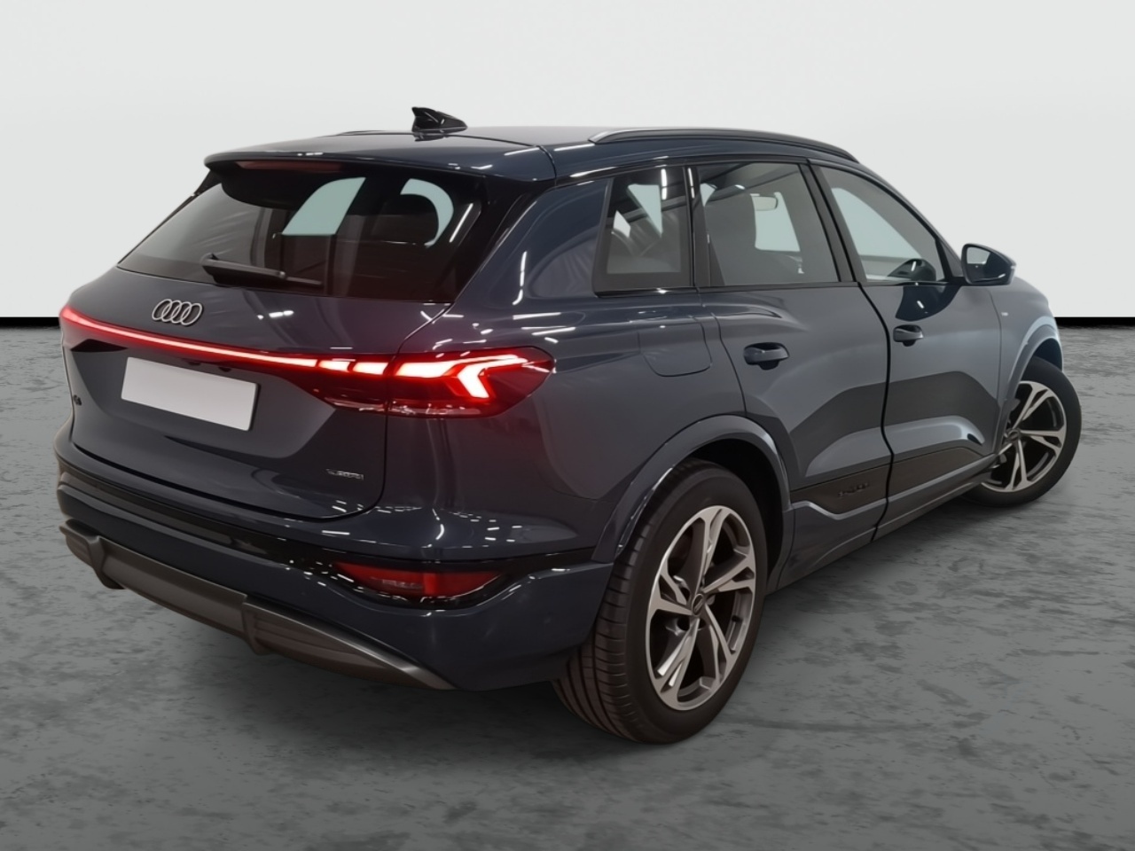 AUDI Q6