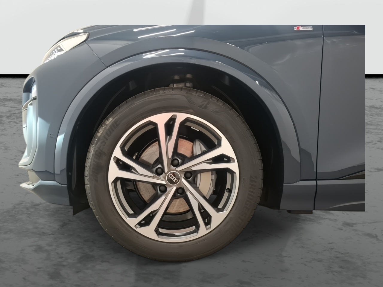 AUDI Q6