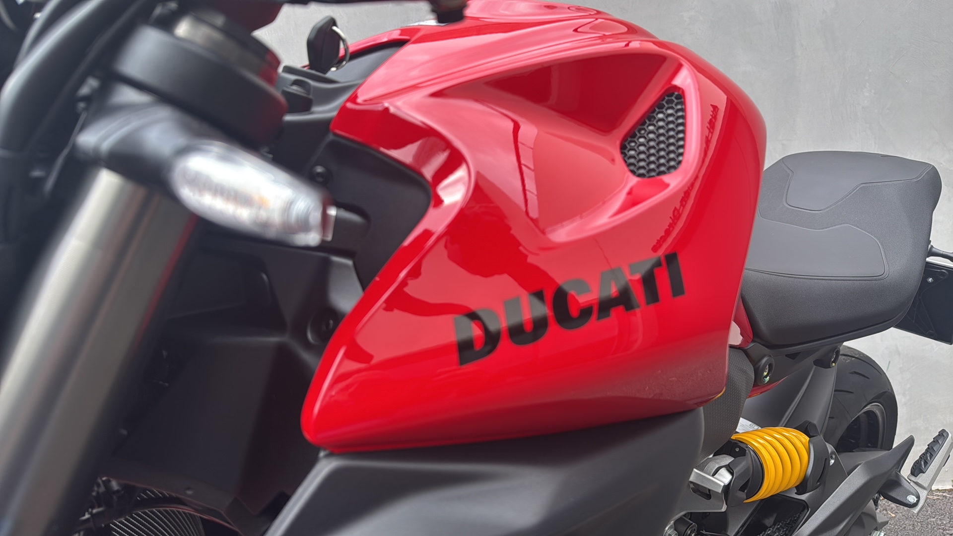 DUCATI Monster