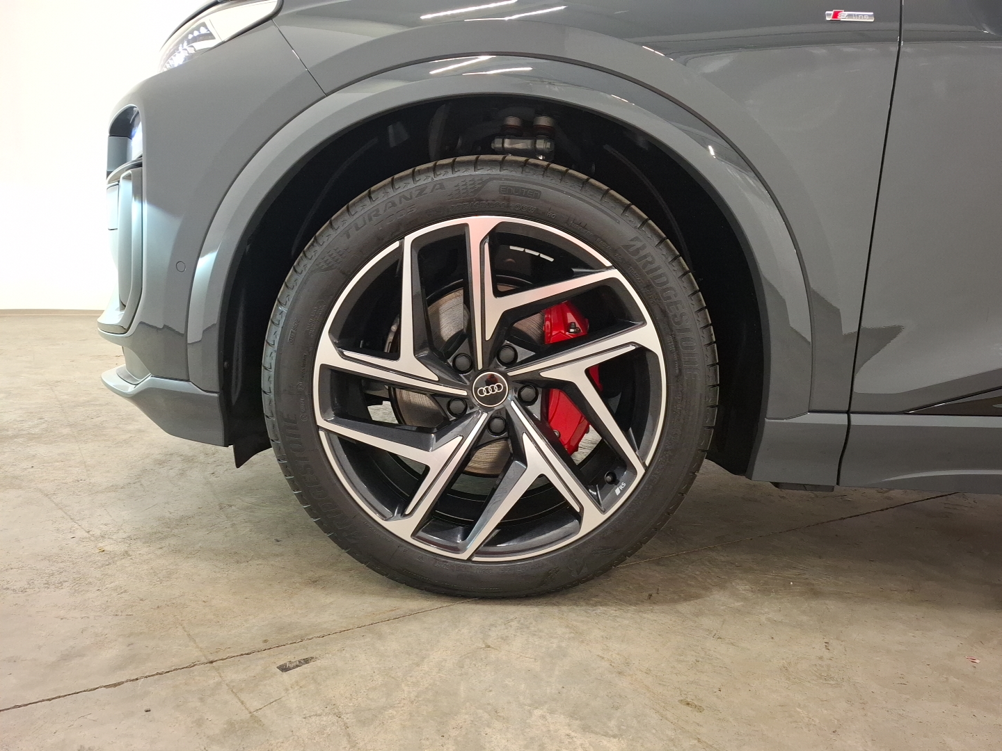 AUDI Q6