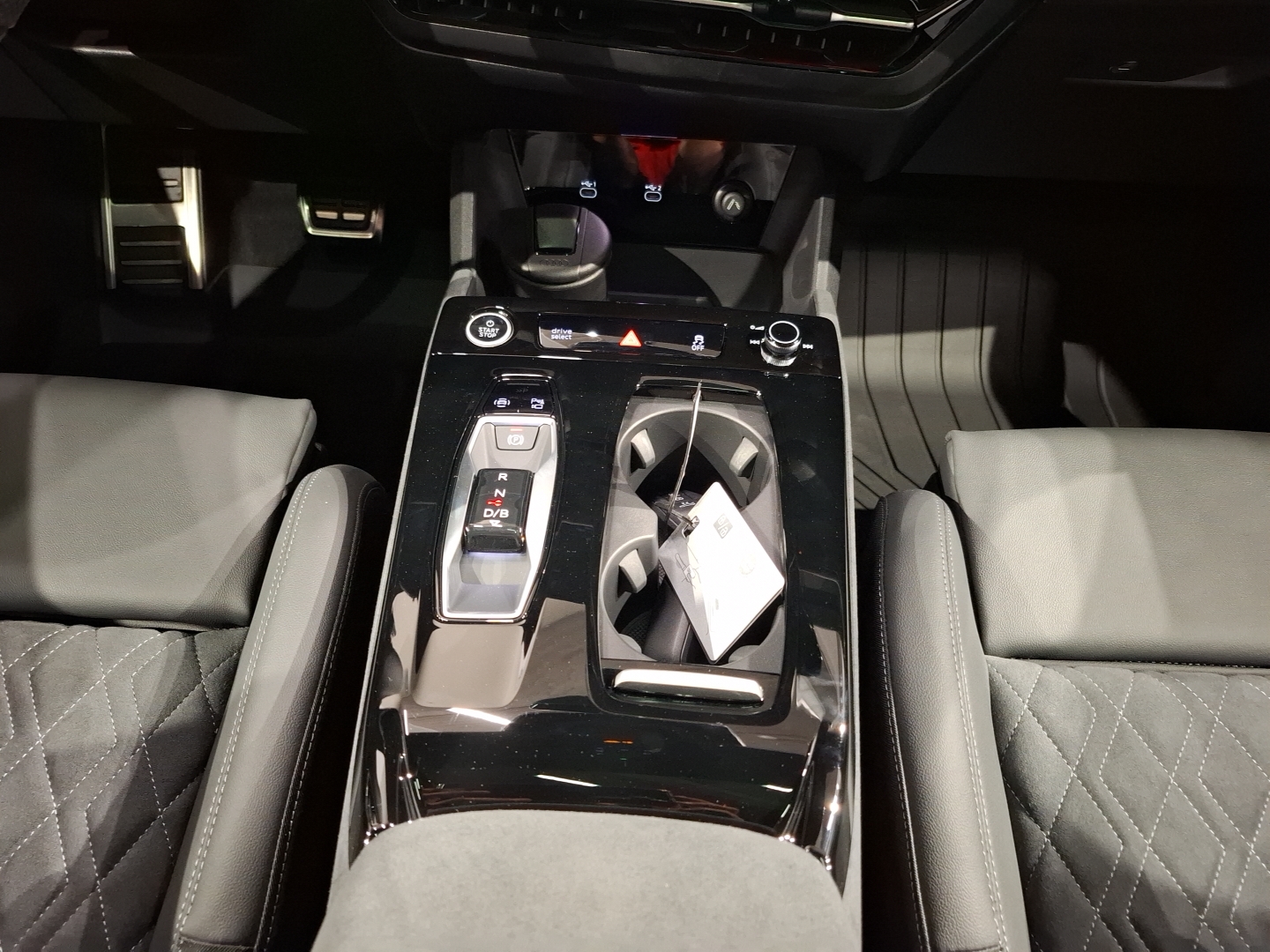 AUDI Q6