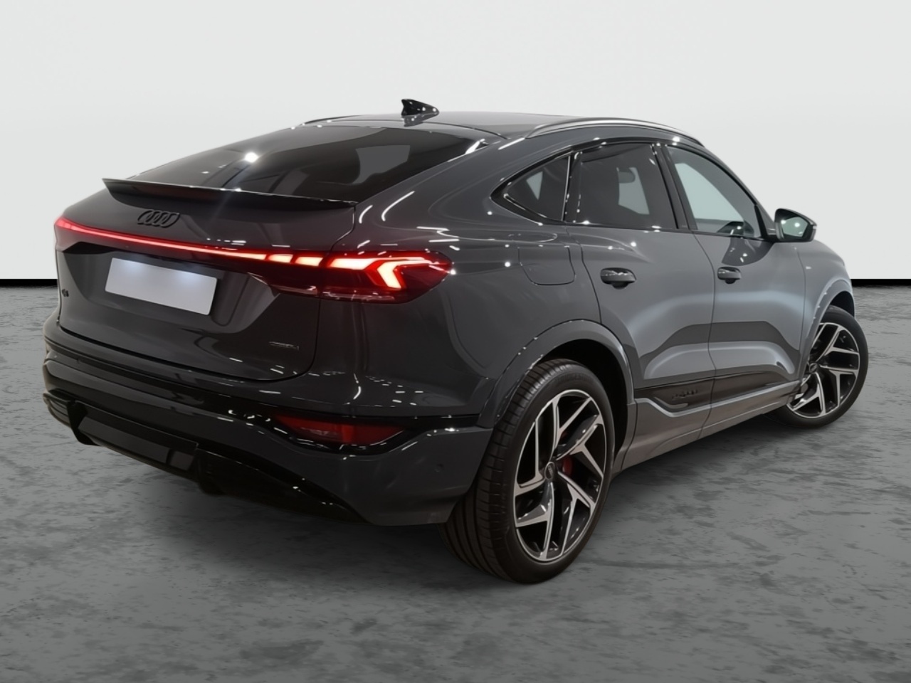 AUDI Q6