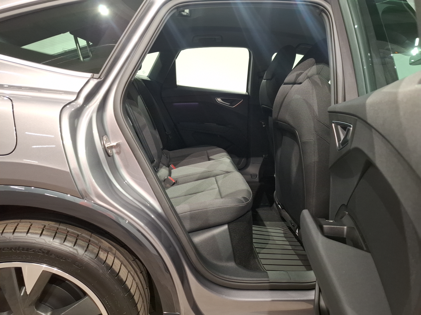 AUDI Q4