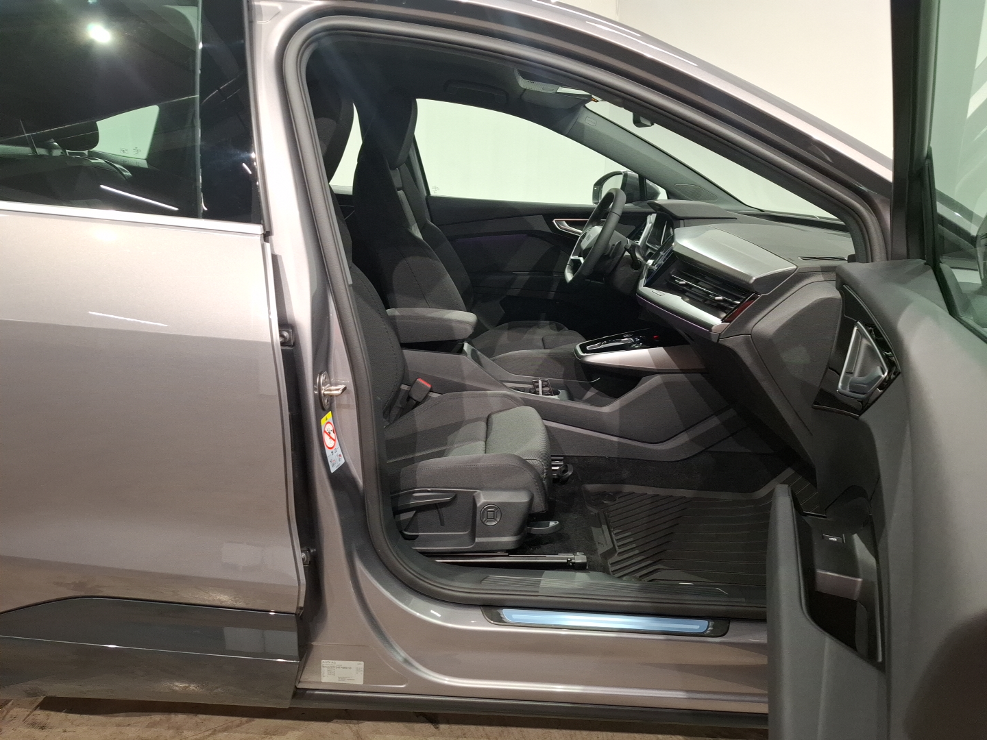 AUDI Q4