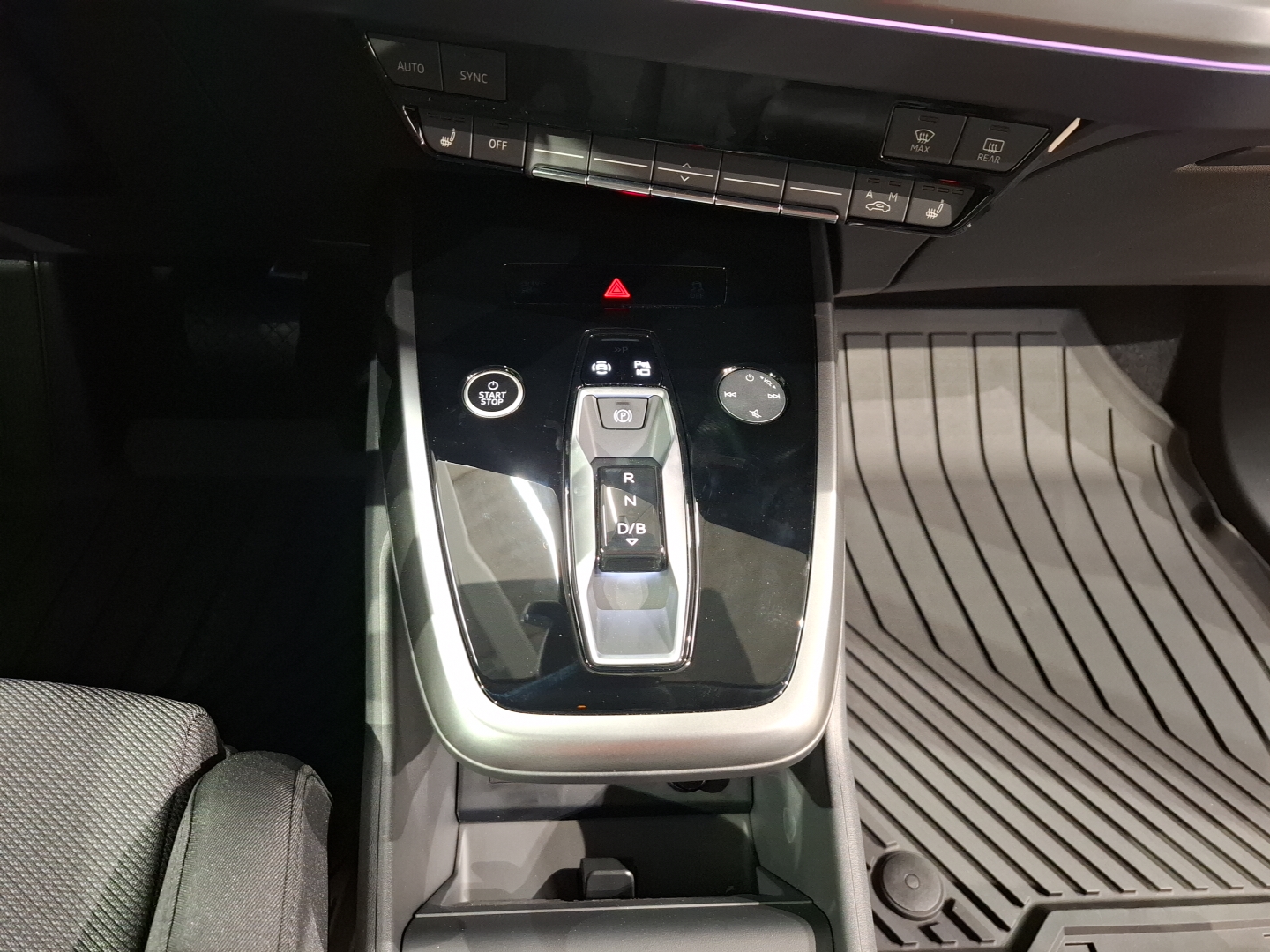 AUDI Q4