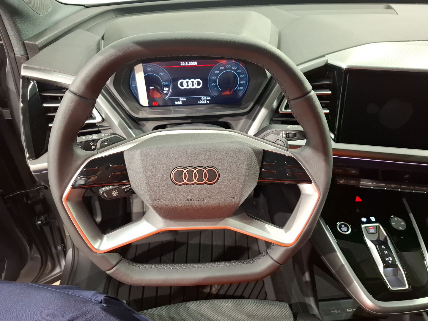 AUDI Q4