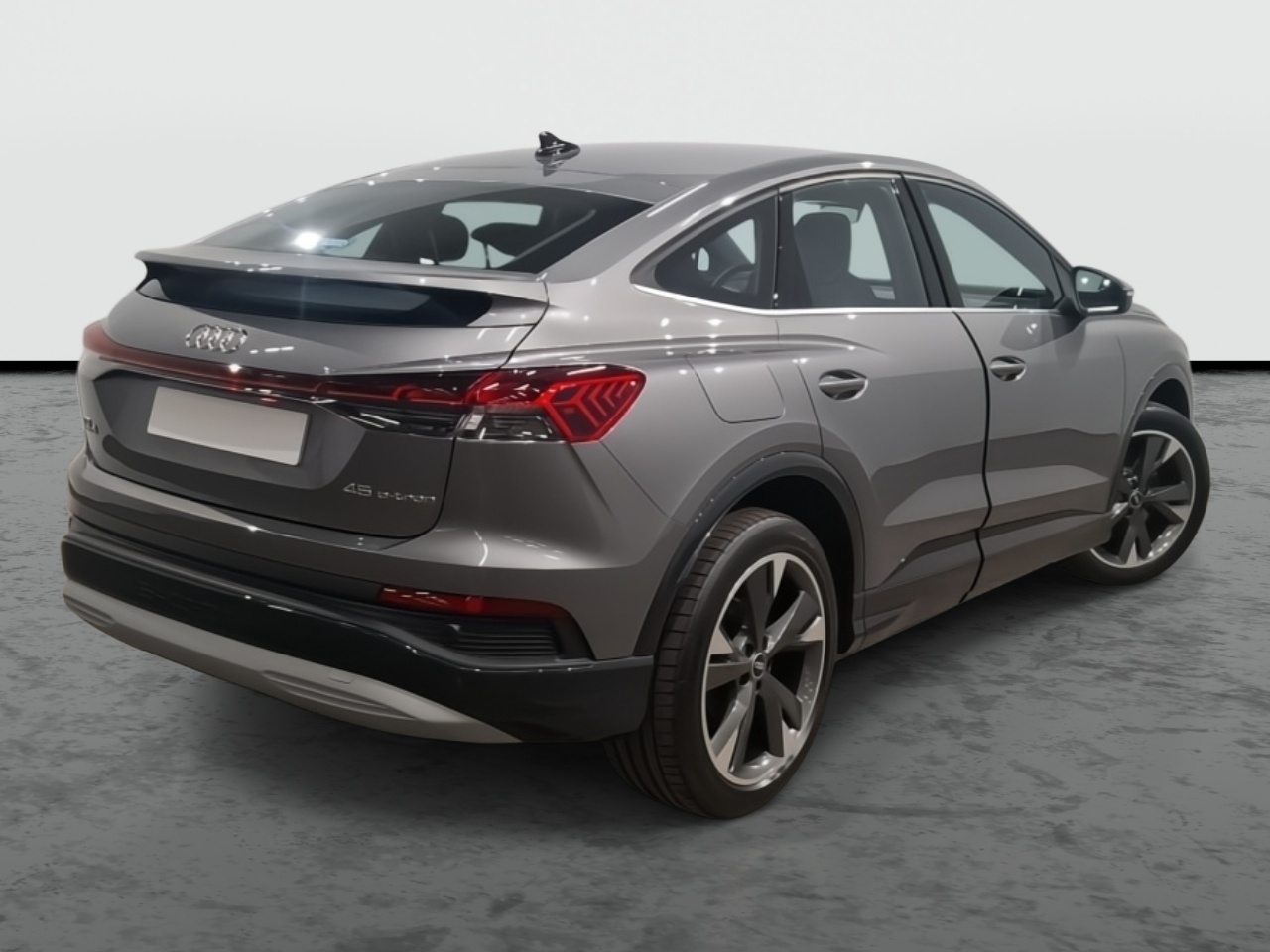 AUDI Q4