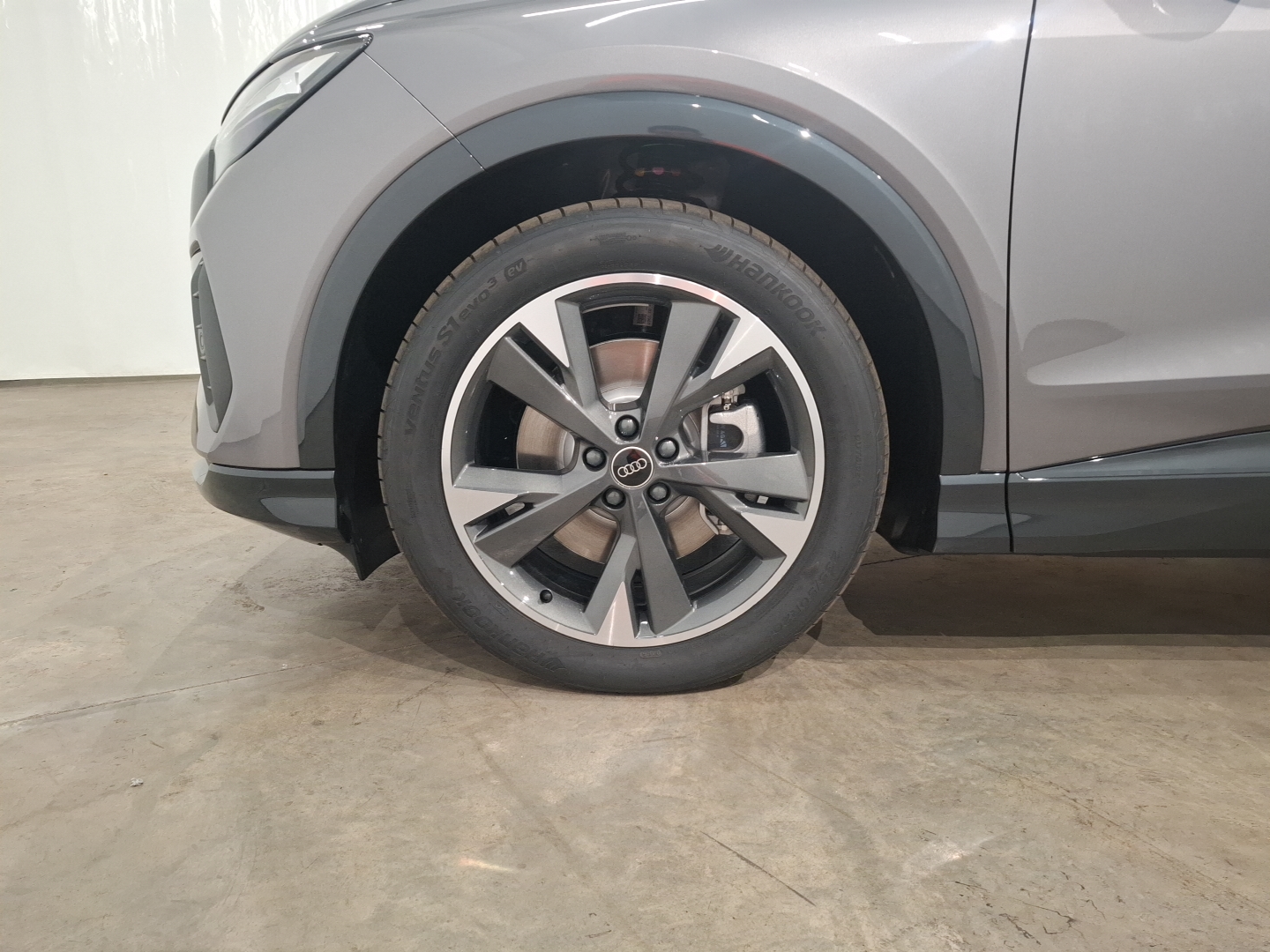 AUDI Q4