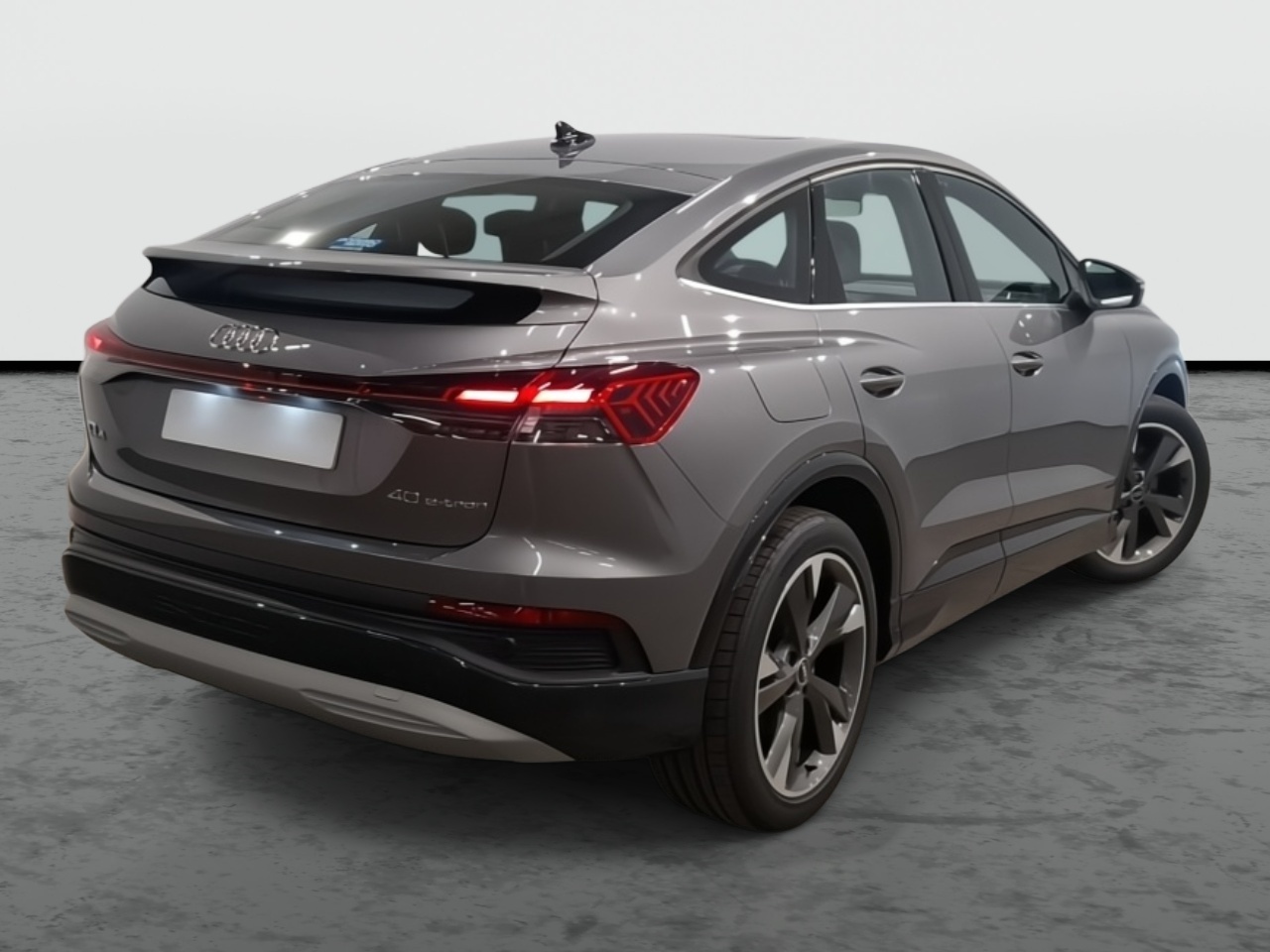 AUDI Q4