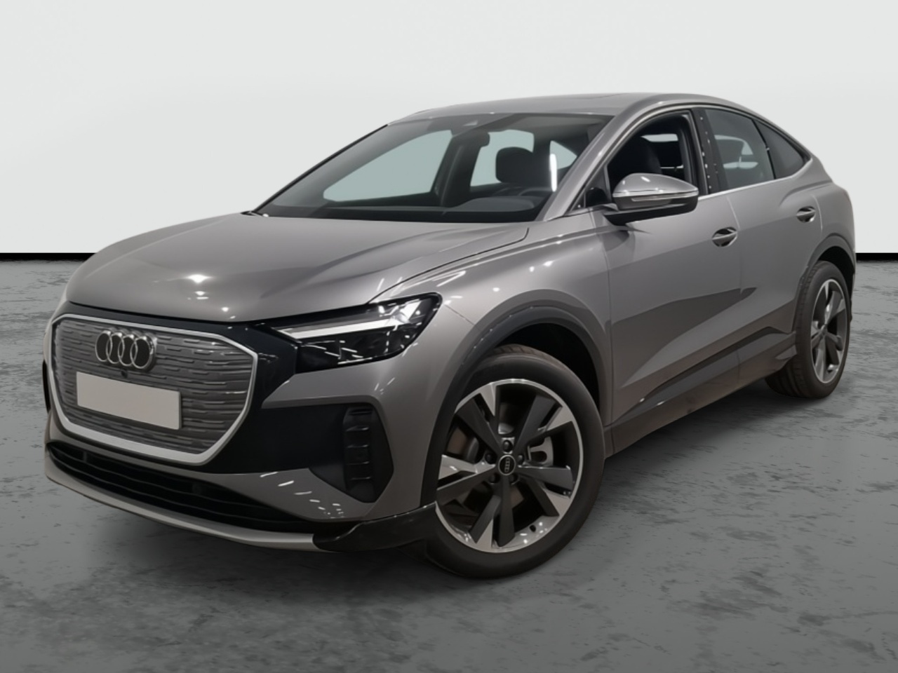 AUDI Q4