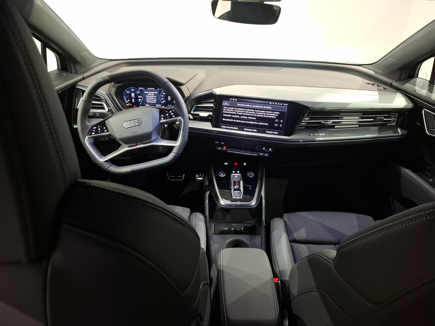 AUDI Q4
