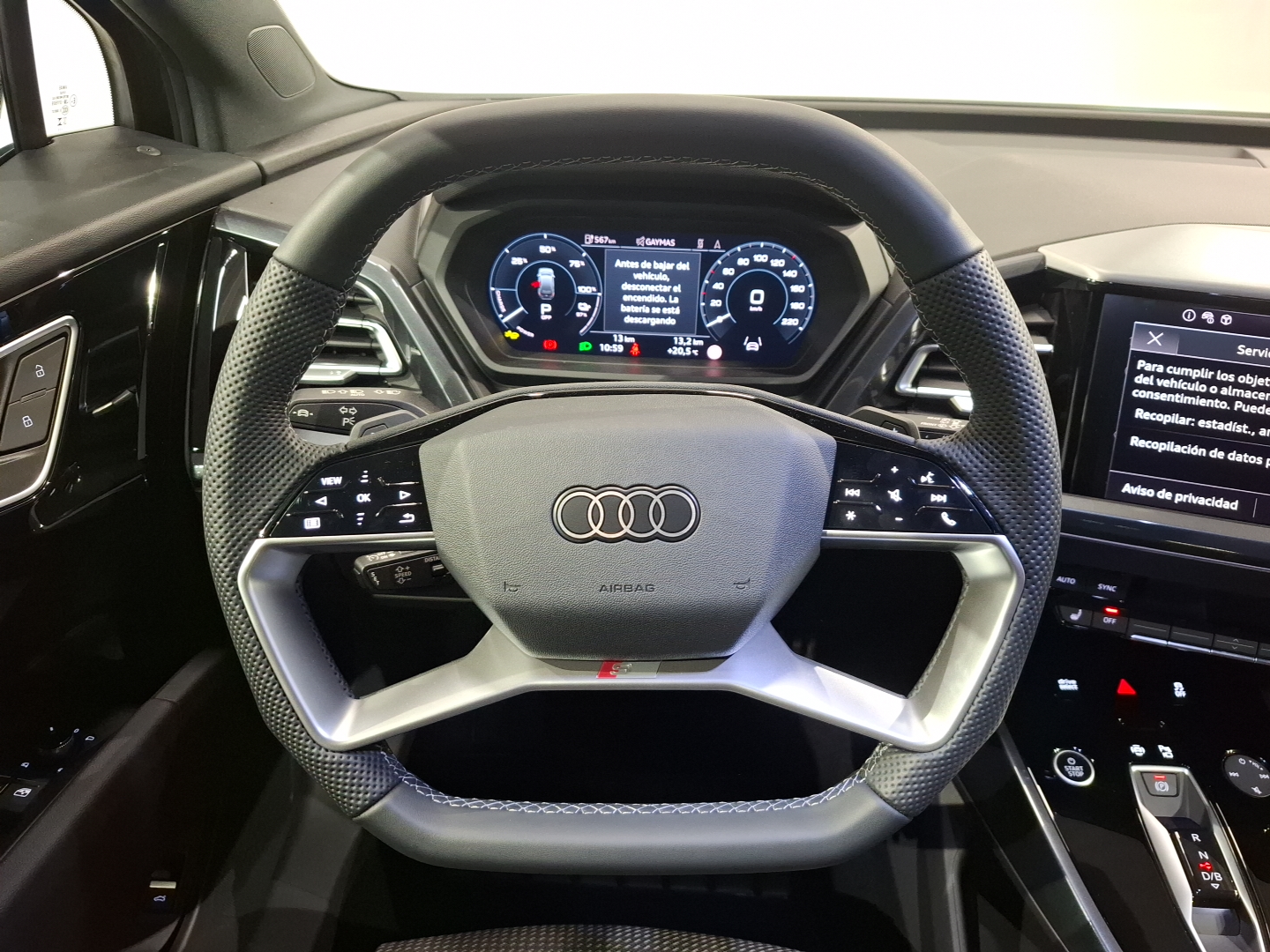 AUDI Q4