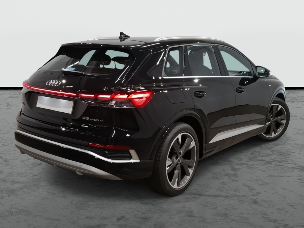AUDI Q4
