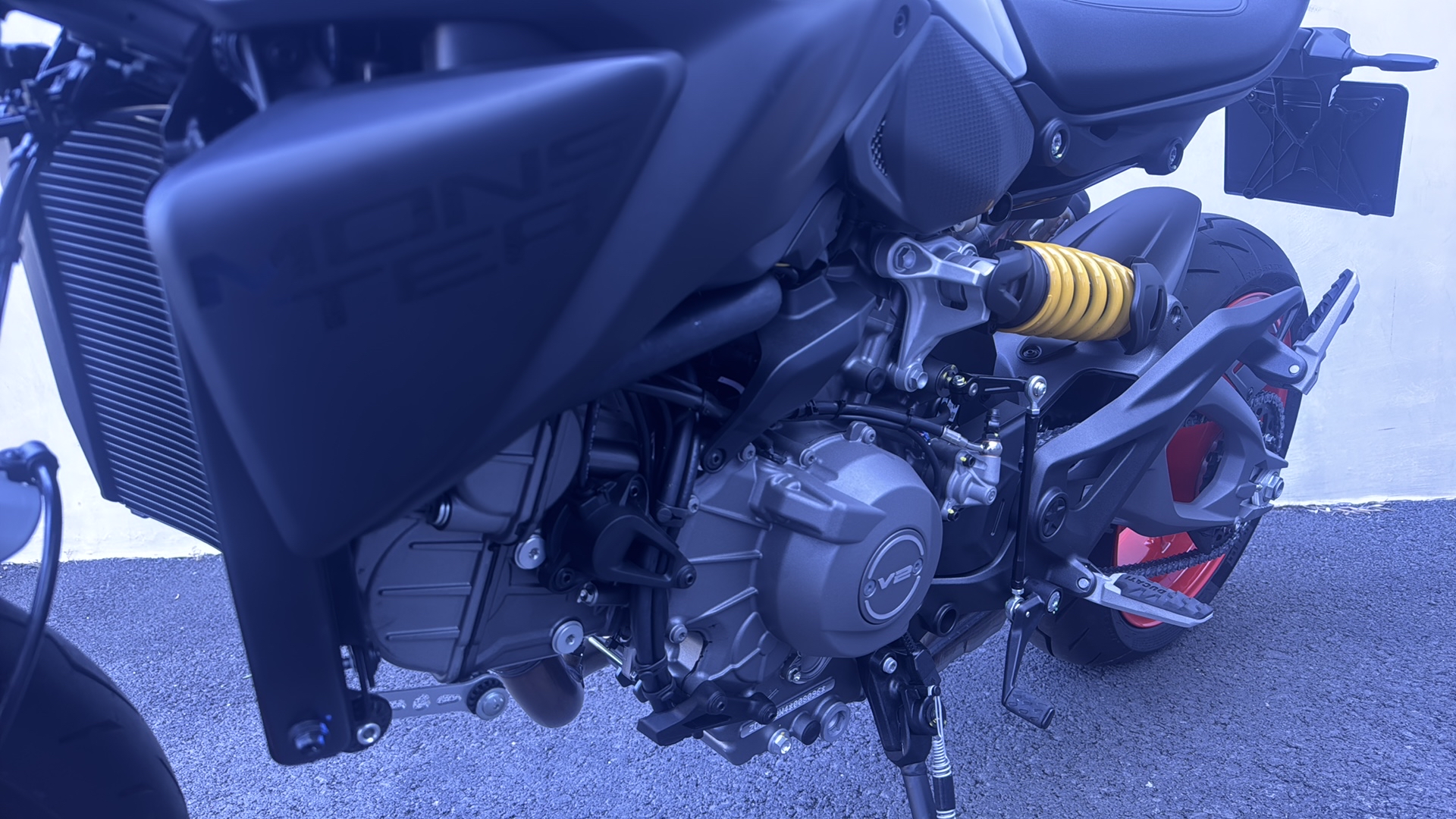 DUCATI Monster