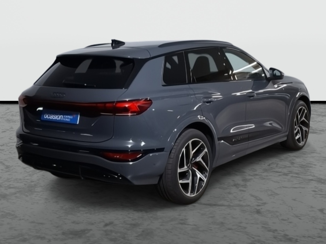 AUDI Q6