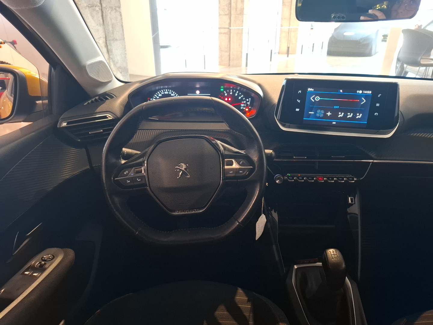 PEUGEOT 208