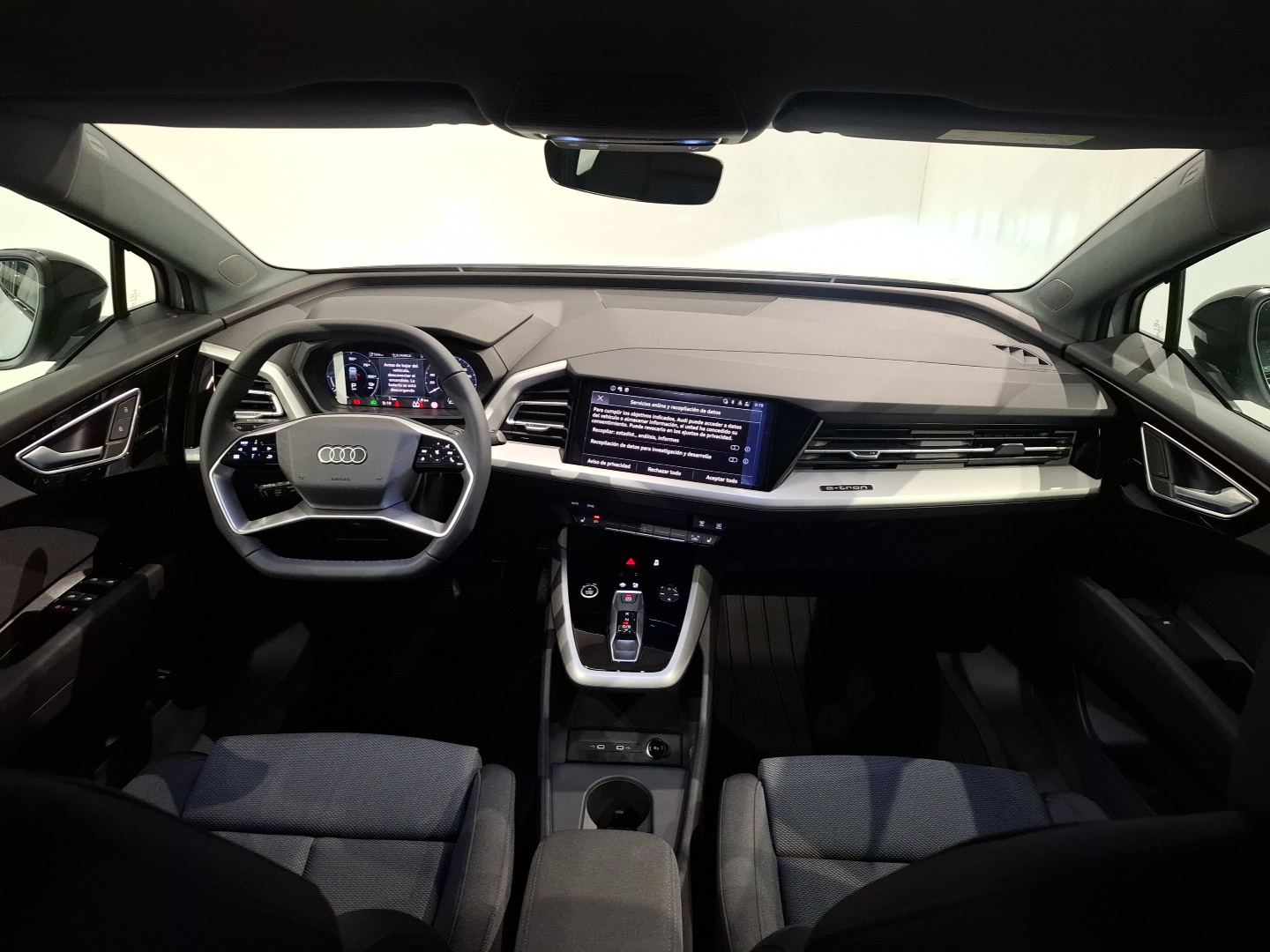 AUDI Q4