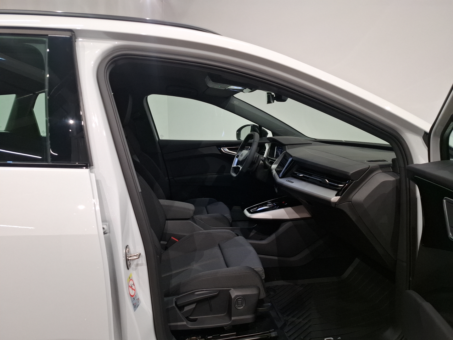 AUDI Q4