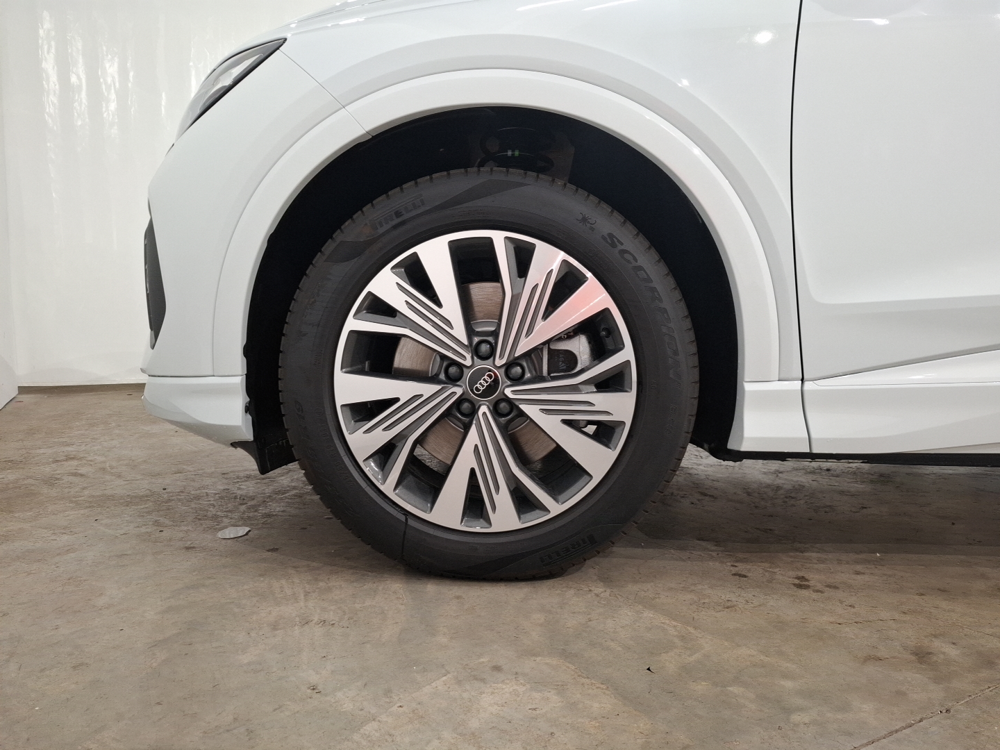 AUDI Q4